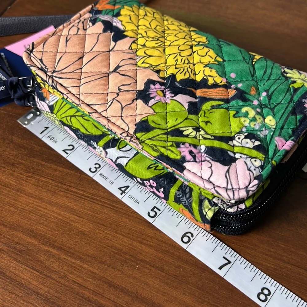NWT Vera Bradley All-in-One Crosbody/Wristlet and Purse - Picture 8 of 12